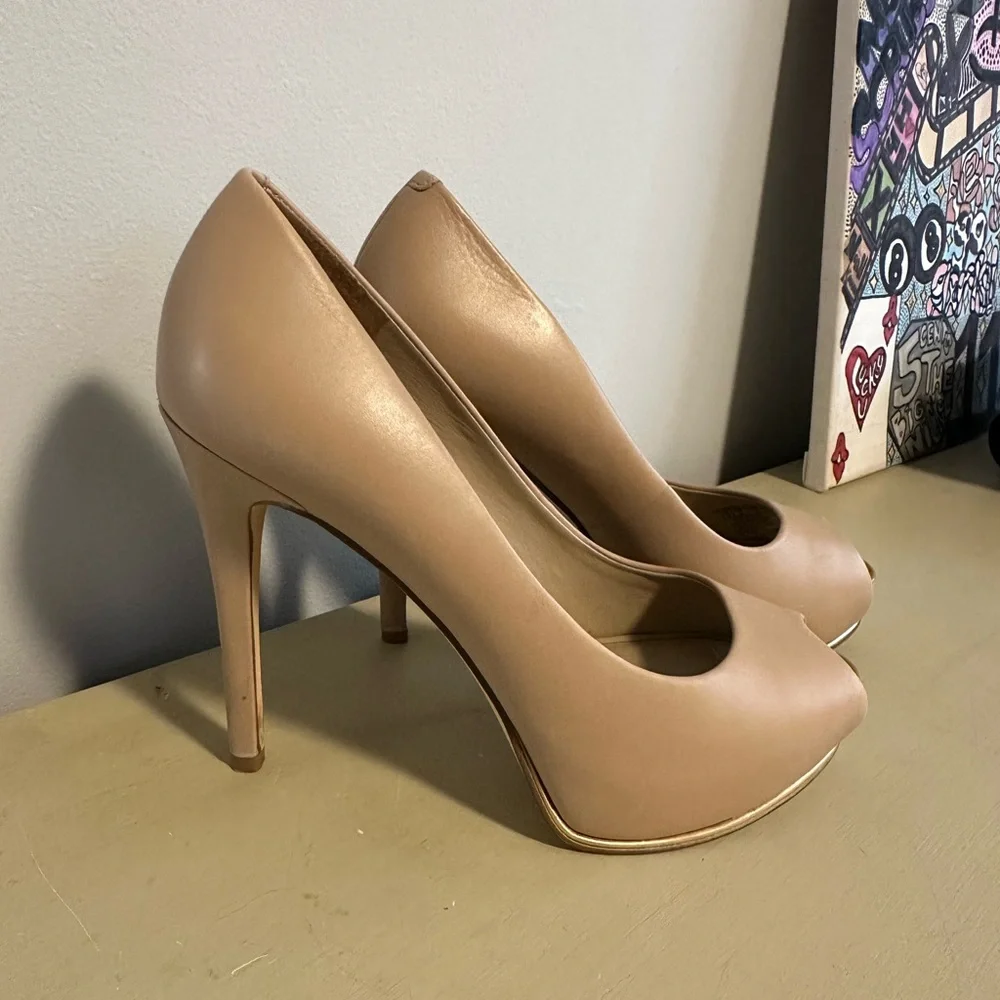GUESS Heels - Picture 3 of 4
